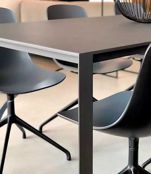 Metaform eetkamertafel tafel rechthoek strak detail minimalistisch poot vanderlindeinterieur