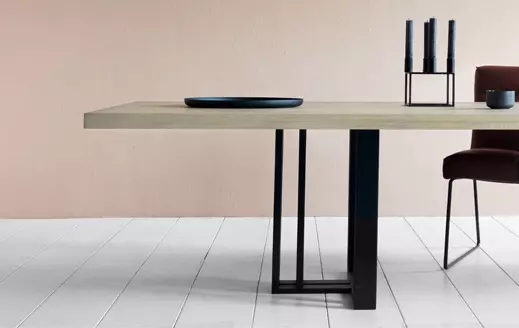 VanderLindeinterieur_T2 detail front Qliv eetkamertafel eetkamerstoel design relax tafelen wood